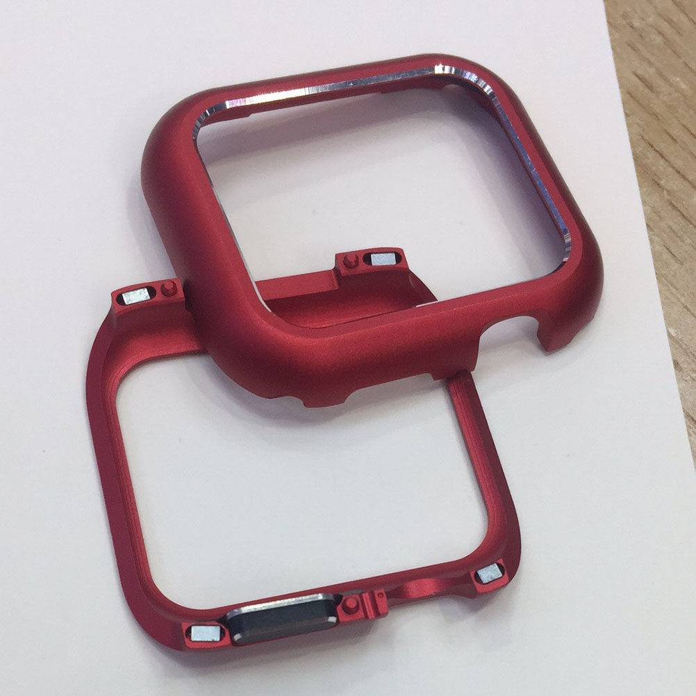 Metalen beschermhoes met magne - Watch Case Bumper recensie en prijs